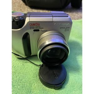 Olympus CAMEDIA C-720 Ultra Zoom 3.0MP Digital Camera w/  bag & Memory Card